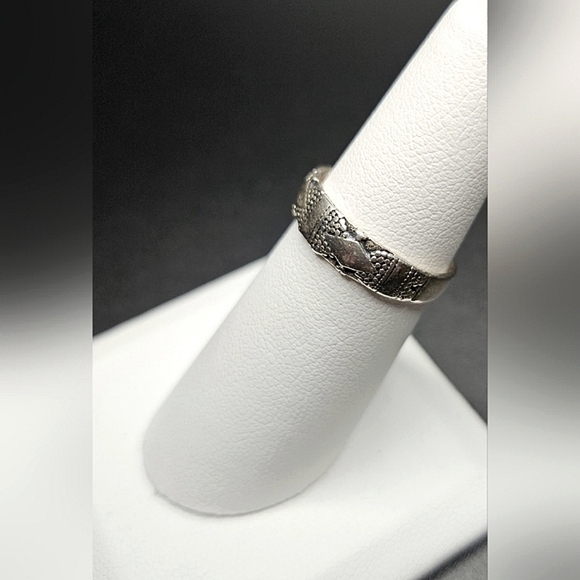 Vintage Sterling Silver Ring Marked 925 Size 7 - Picture 4 of 5